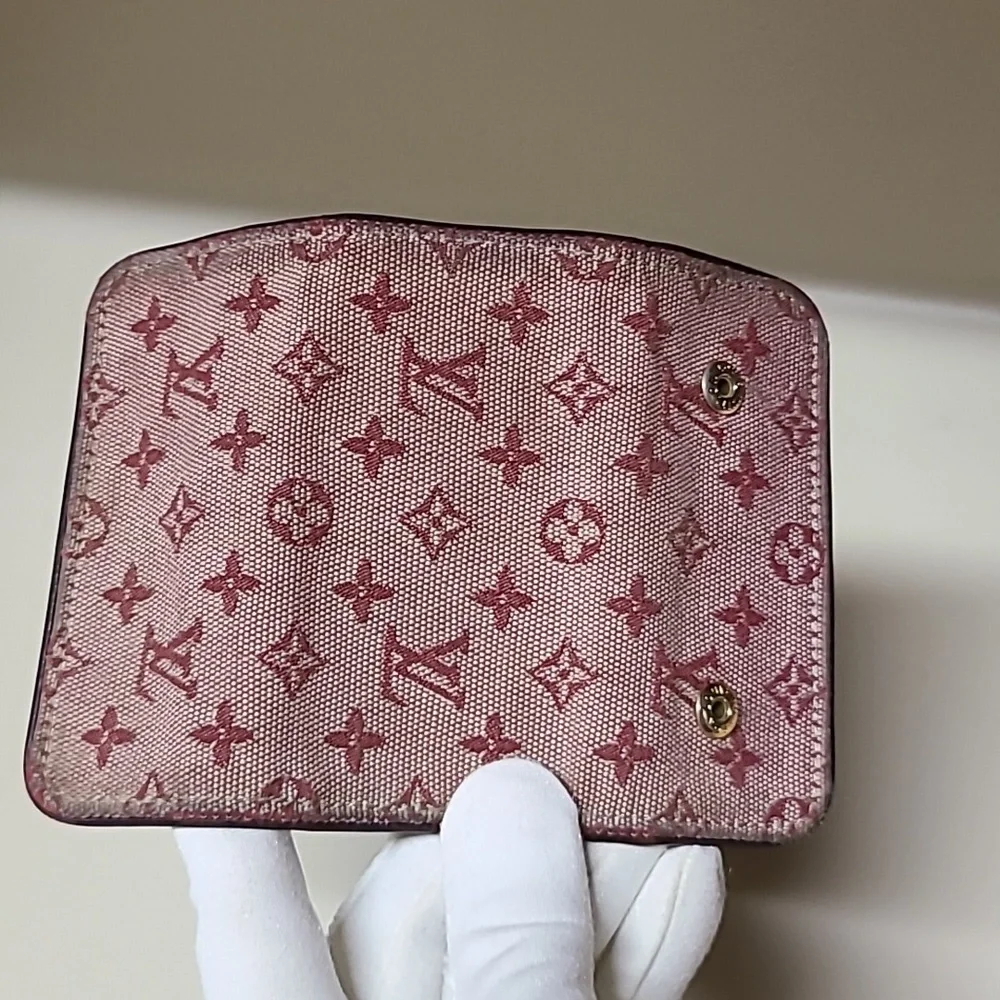 Louis Vuitton Monogram Canvas Key Case - Picture 12 of 13